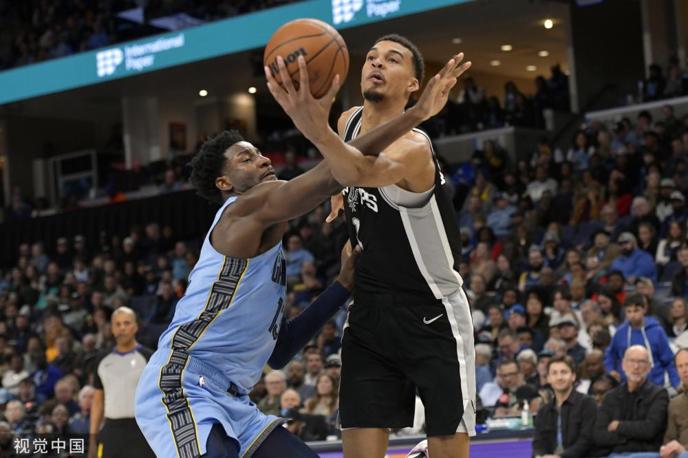 以其坚韧的 以其坚韧的